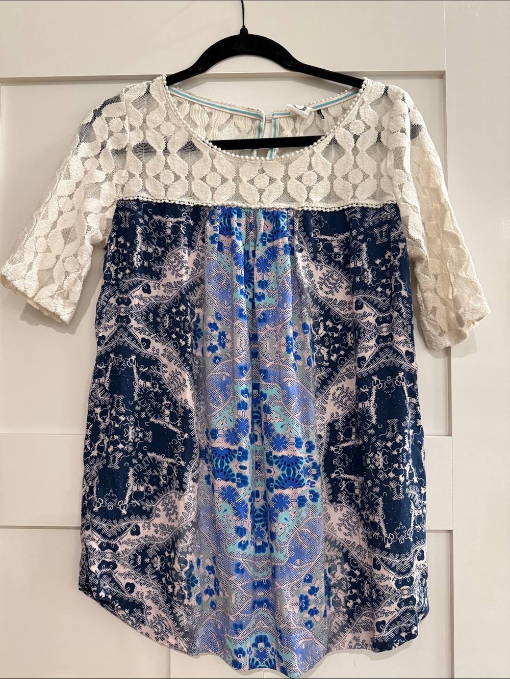 Anthropologie Akemi + Kin Blue & White Lace Yoke Boho Blouse - Women’s Size M